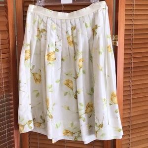 Beautiful silk Context skirt in excellent condition.